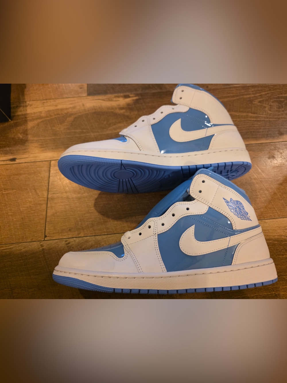 Air Jordan 1 Mid SE "Legend Blue"